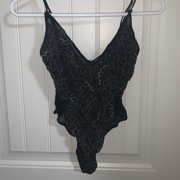 Dynamite lace bodysuit - Picture 2 of 2